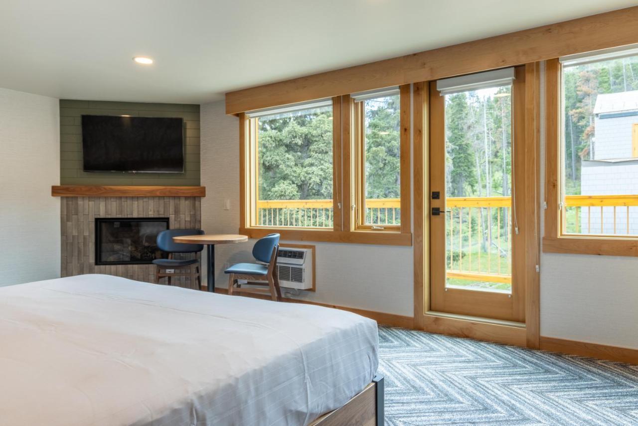 Hotel Canoe And Suites Banff Exterior photo