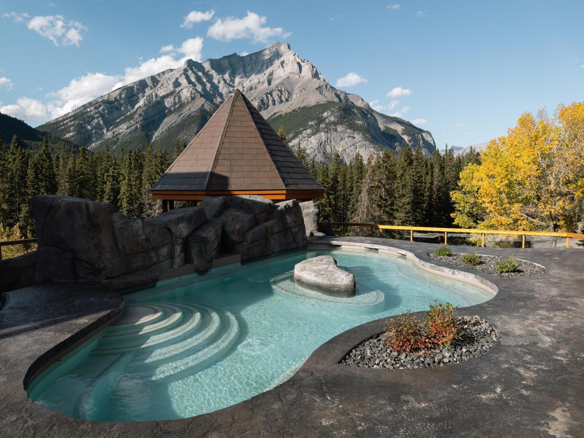 Hotel Canoe And Suites Banff Exterior photo